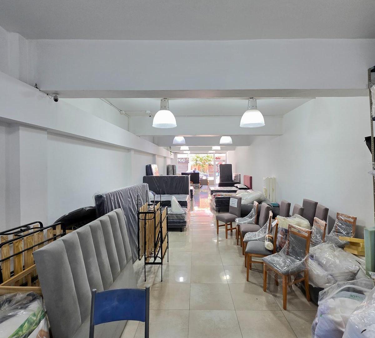 Foto de Venta inmueble comercial con local, garaje y 3 departamentos sobre, imagen 2