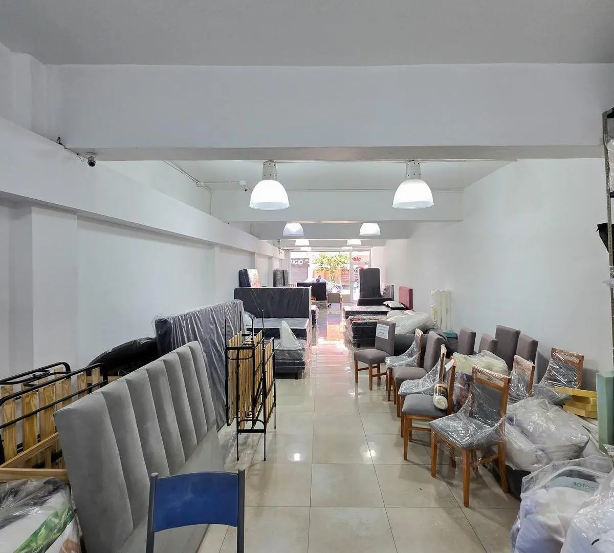 Venta inmueble comercial con local, garaje y 3 departamentos sobre Chilavert en Villa Lugano 2