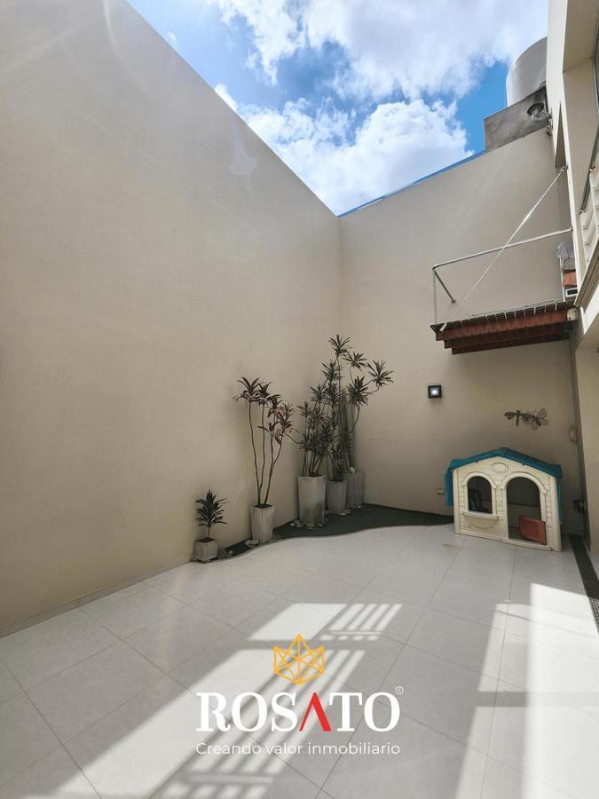 Foto de Venta casa 4 ambientes en dos plantas con suite, patio, parrilla y, imagen 3