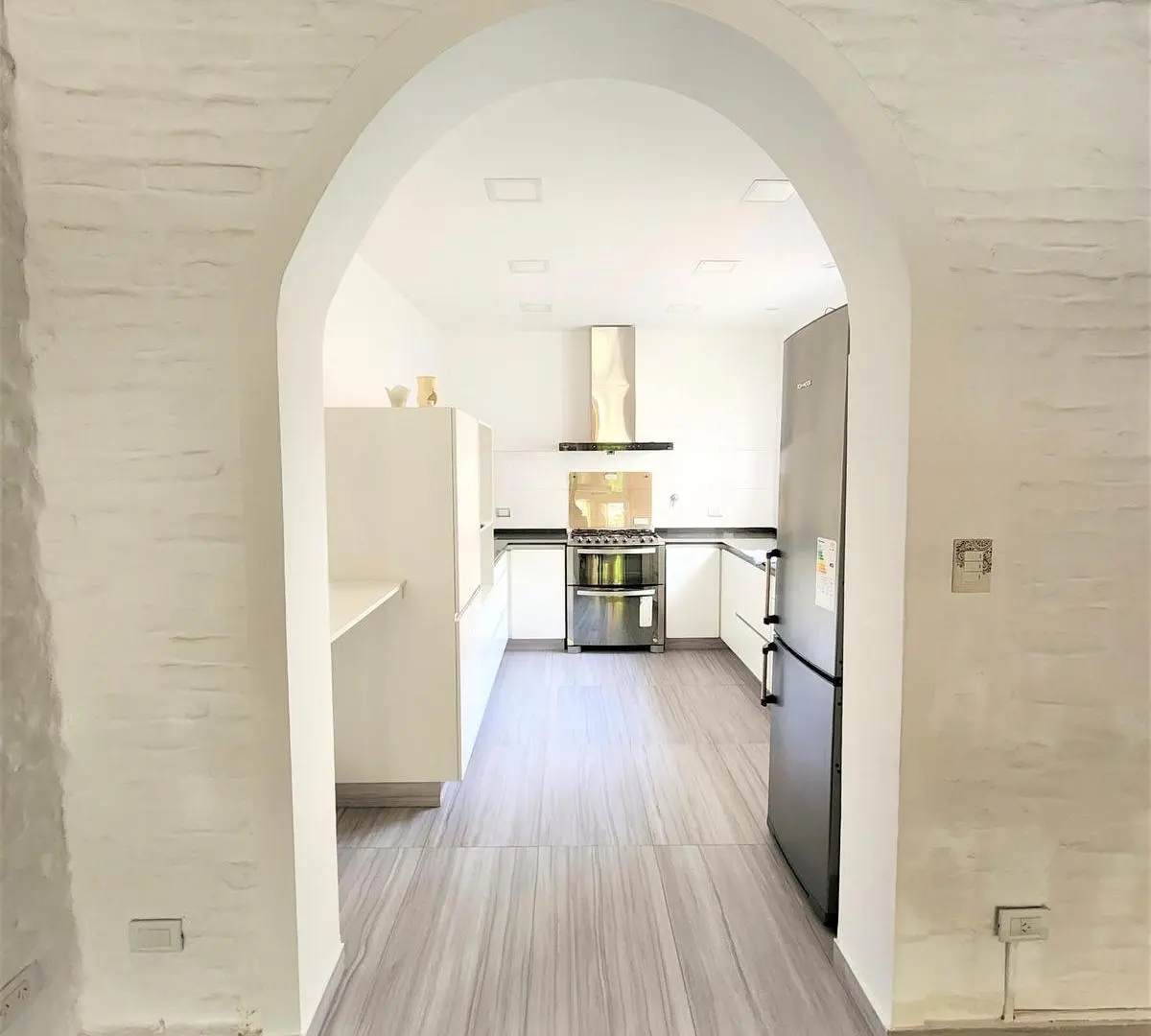 Venta casa 4 ambientes desarrollada en 2 plantas con escritorio, terraza y parrilla en Villa Lugano 4