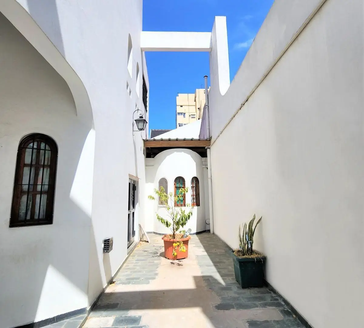Venta casa 4 ambientes desarrollada en 2 plantas con escritorio, terraza y parrilla en Villa Lugano 3