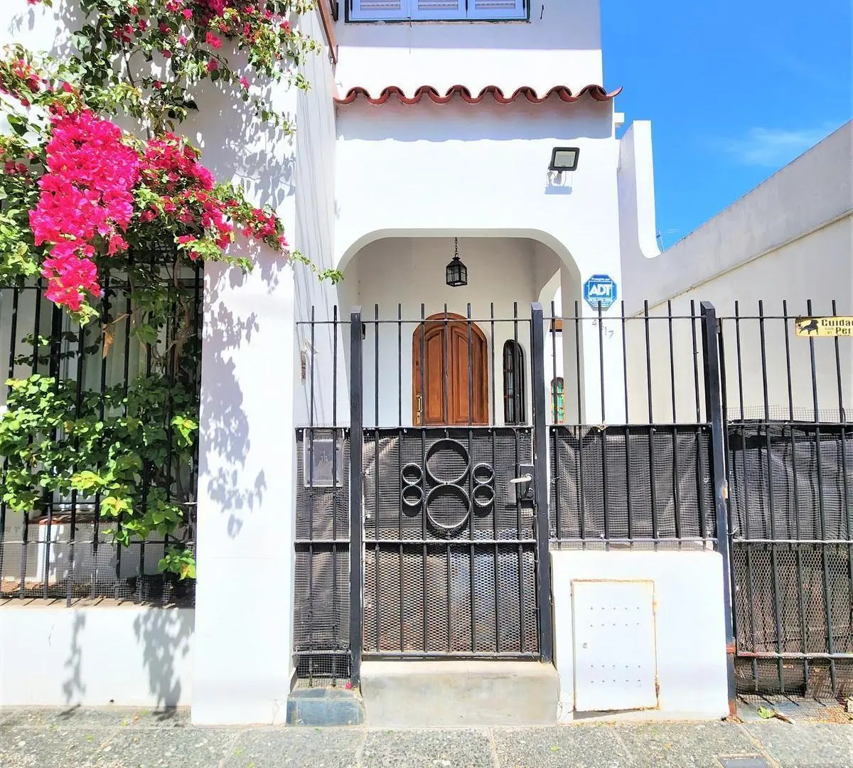 Venta casa 4 ambientes desarrollada en 2 plantas con escritorio, terraza y parrilla en Villa Lugano 5