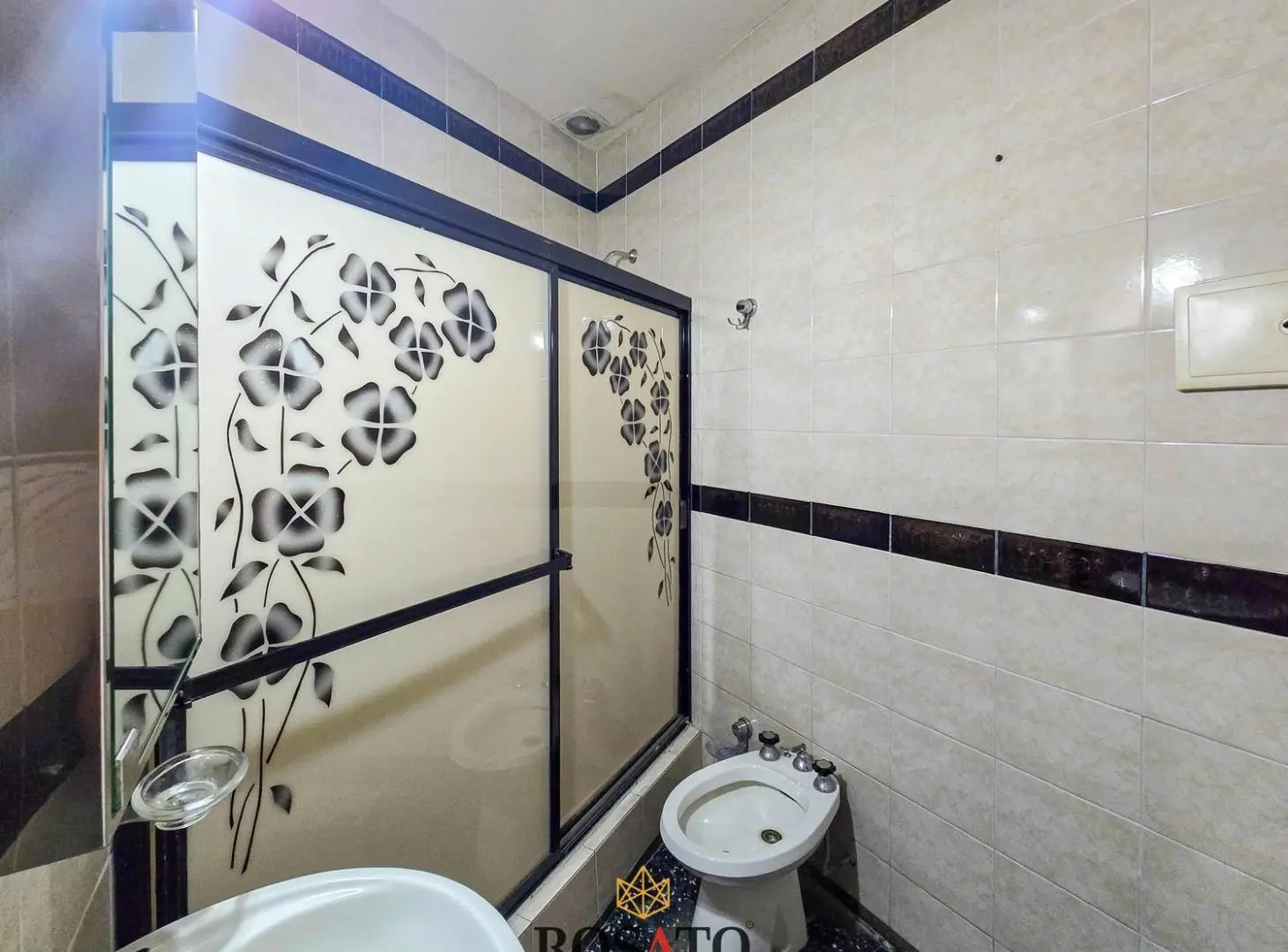 Venta de casa de 4 plantas ideal para tres familias – Parque Avellaneda 8