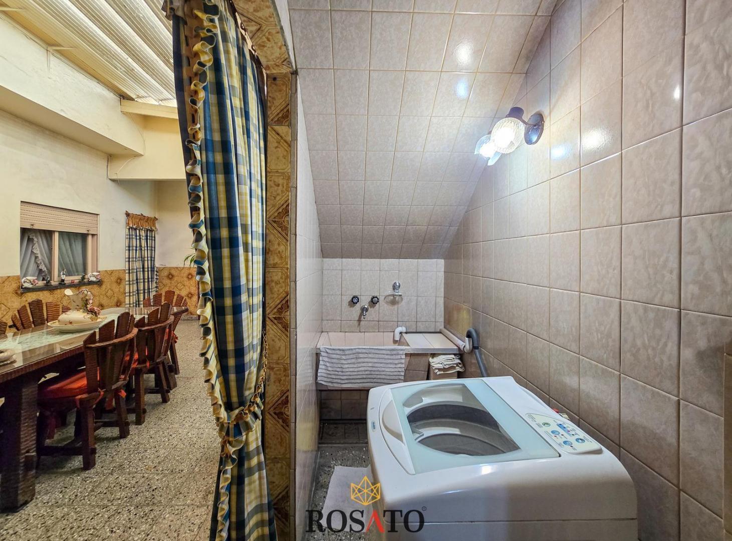 Foto de Venta de casa de 4 plantas ideal para tres familias – Parque Avellaneda, imagen 4