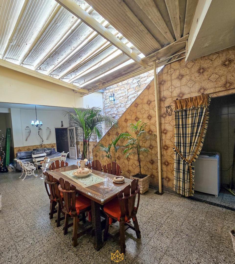Foto de Venta de casa de 4 plantas ideal para tres familias – Parque Avellaneda, imagen 3