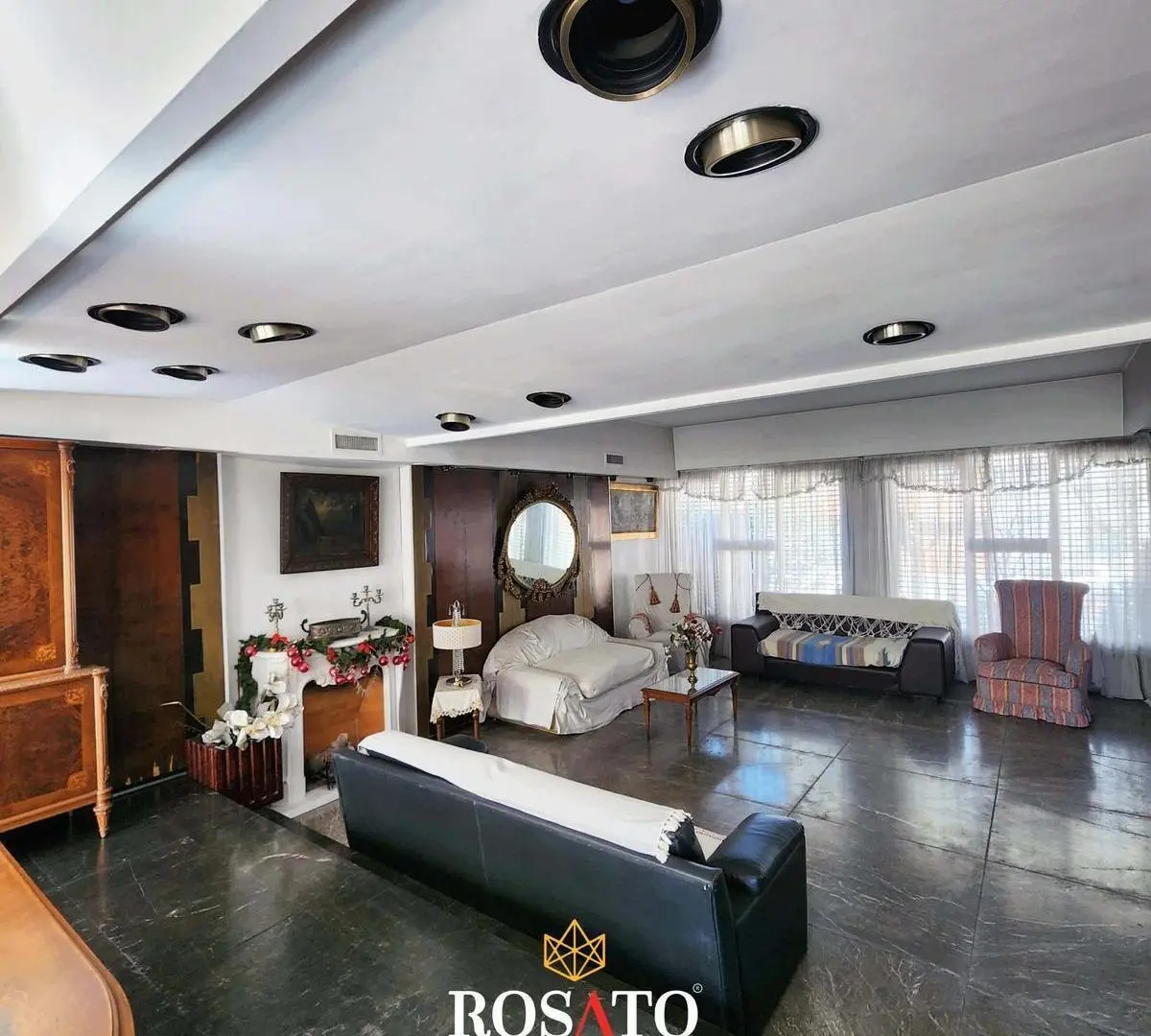 Venta casa 4 ambientes desarrollada en 4 plantas con terraza, piscina y garaje en Villa Lugano 2