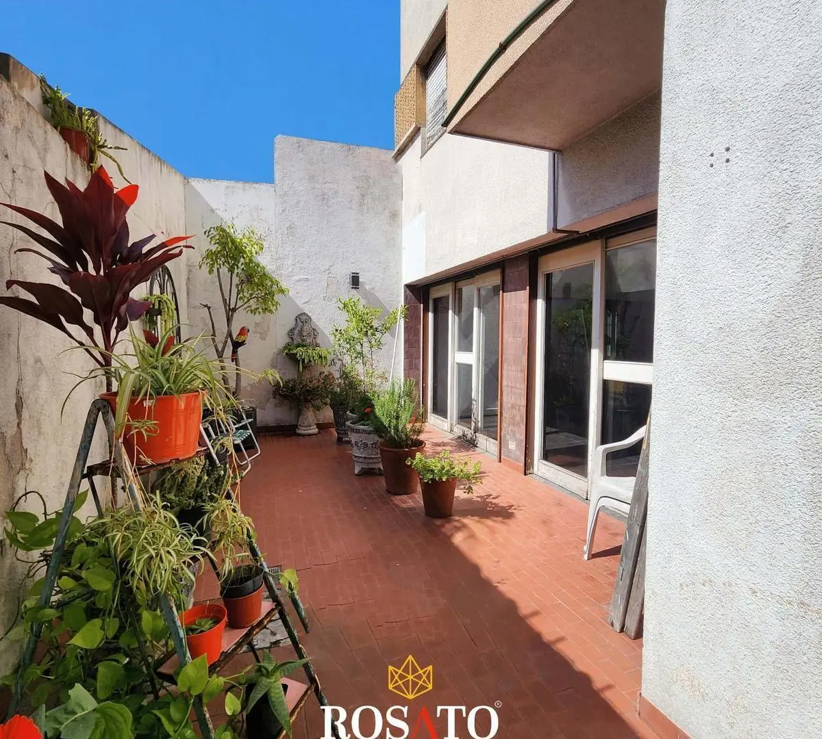 Venta casa 4 ambientes desarrollada en 4 plantas con terraza, piscina y garaje en Villa Lugano 3