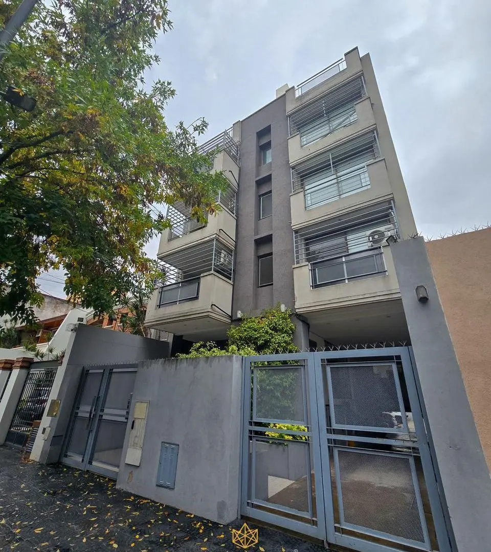 Alquiler departamento monoambiente dividido con balcón y cochera en Villa Lugano 2