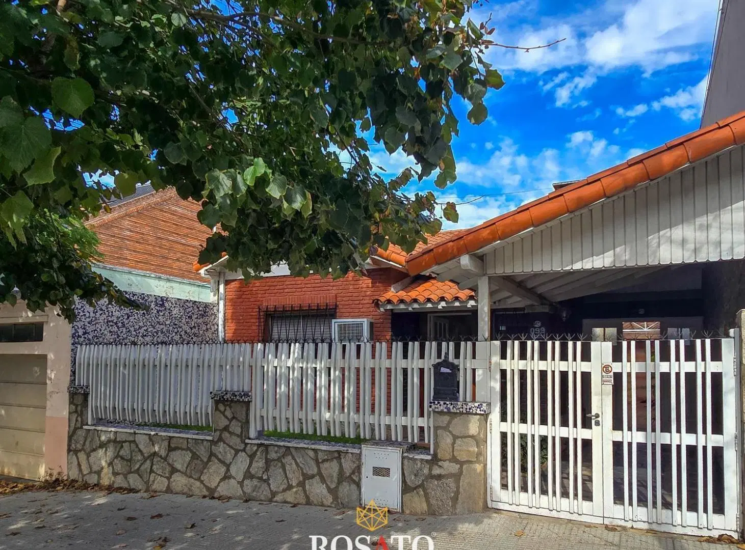 Venta casa 4 ambientes con garaje, patio y parrilla en Villa Lugano 1