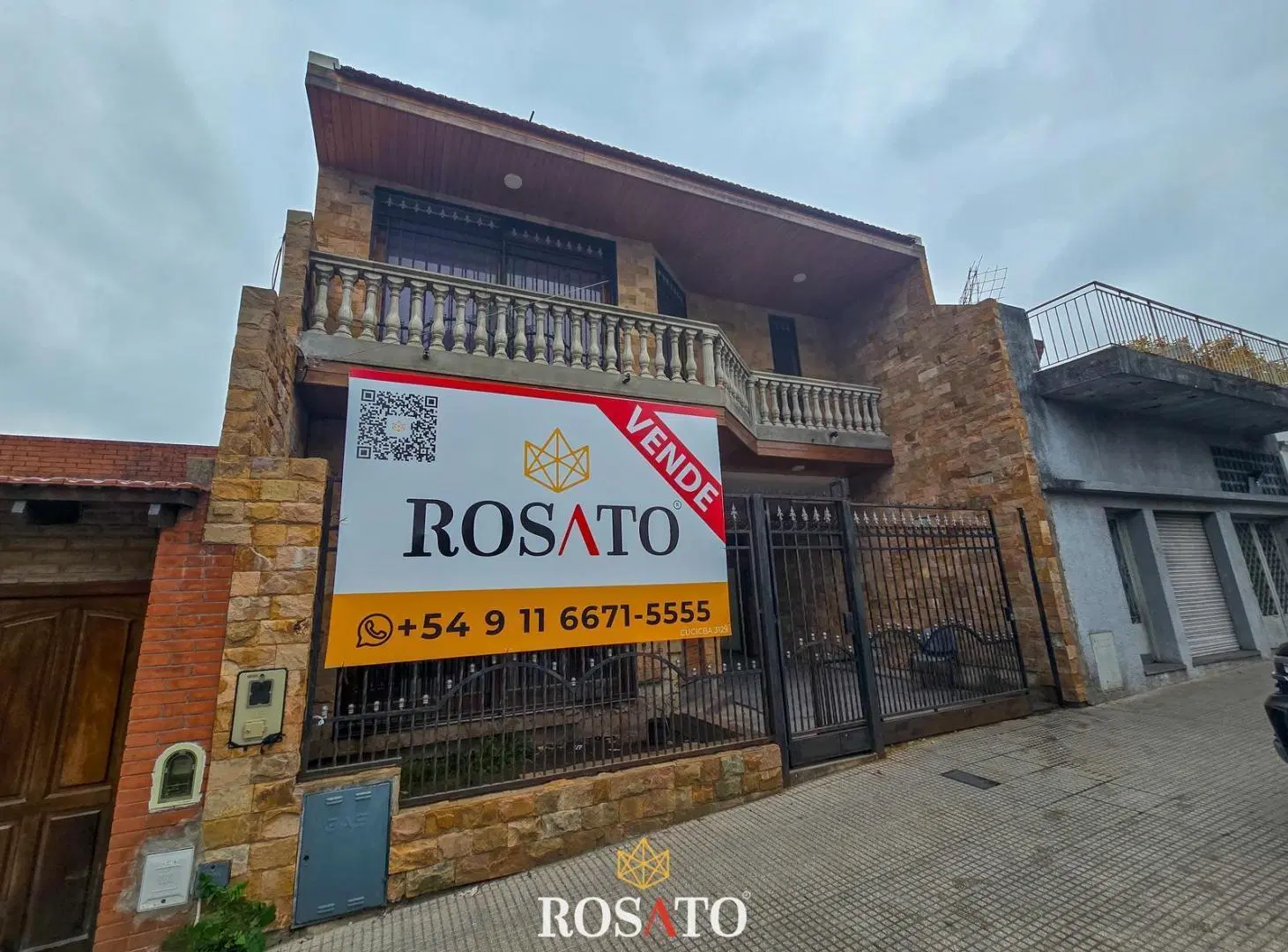 Venta casa 4 ambientes de dos plantas con patio y quincho en Villa Lugano 2
