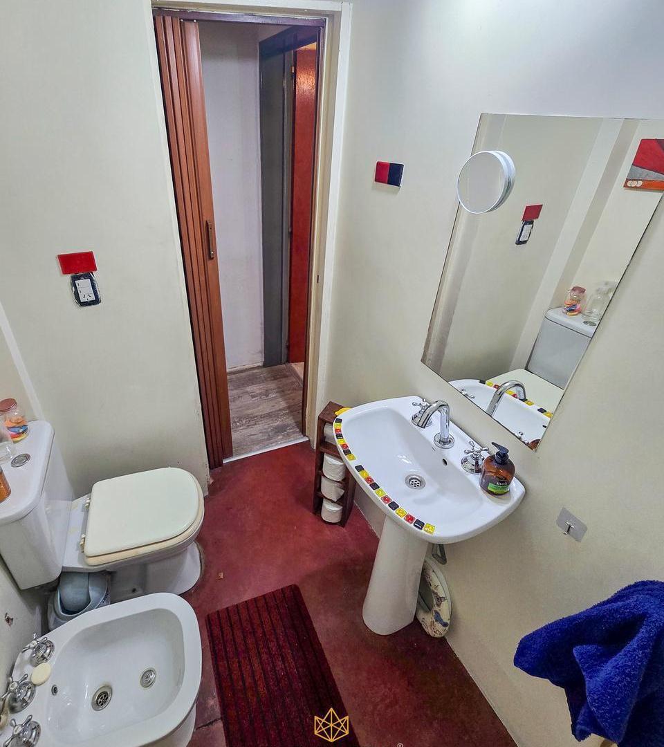 Foto de Venta casa de 5 ambientes con garaje y jardín en Villa Lugano, imagen 2