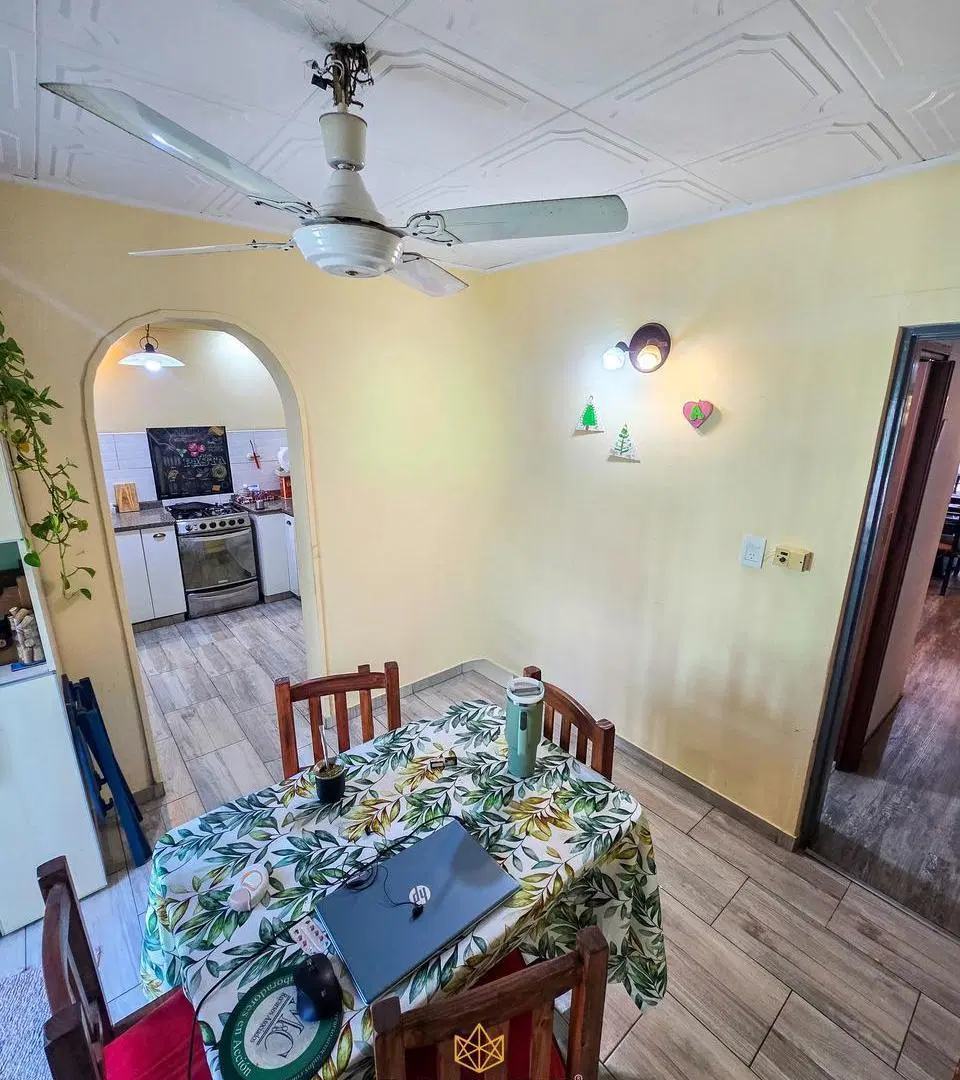 Venta casa de 5 ambientes con garaje y jardín en Villa Lugano 4