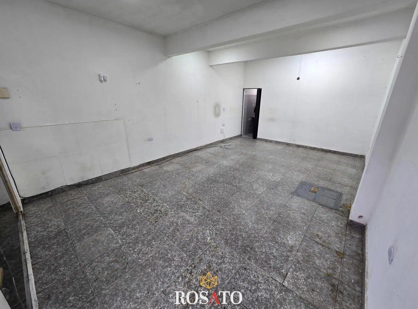 Alquiler local comercial de 30 m² en Villa Lugano, sobre importante avenida 2