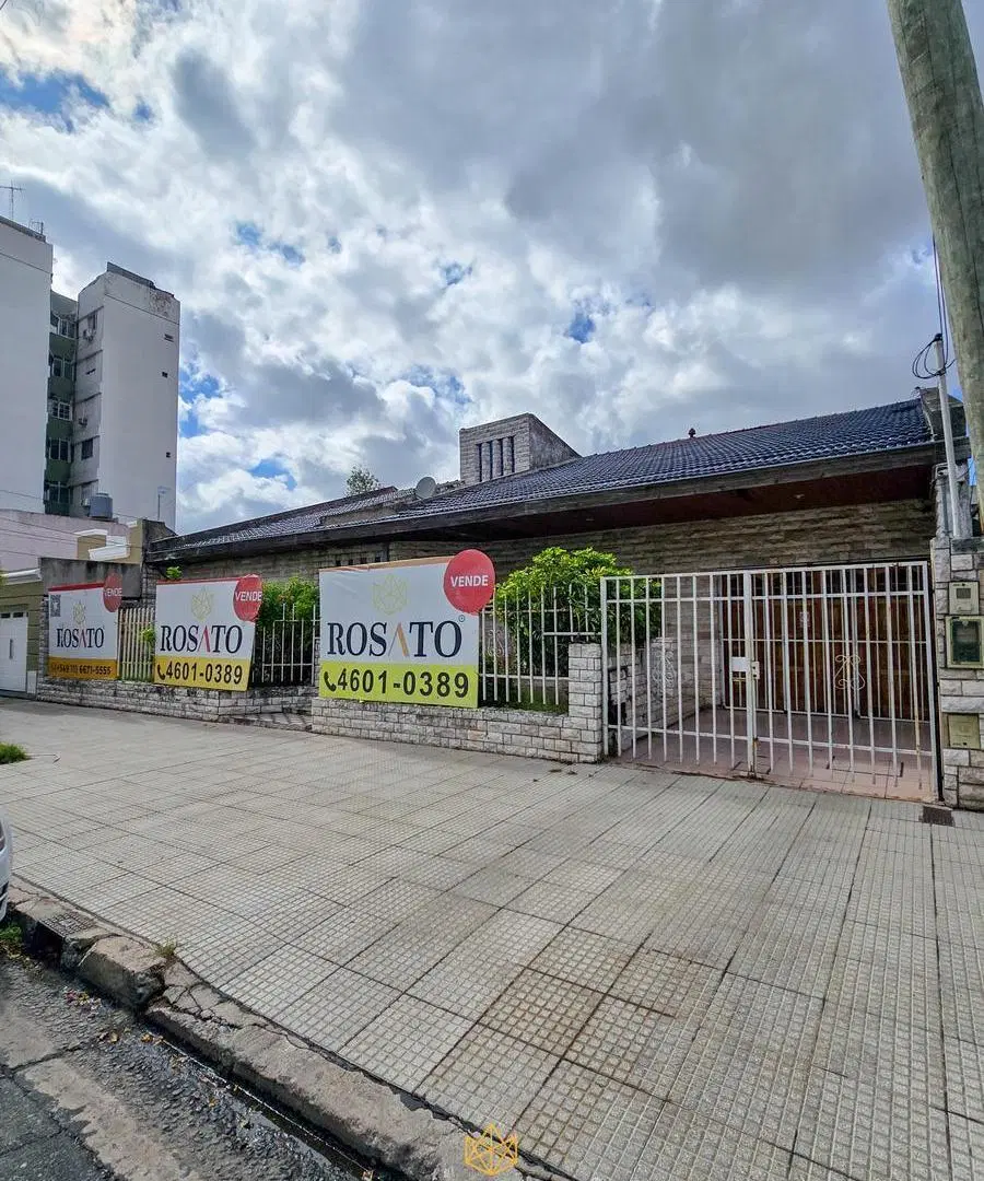 Venta lote doble frente de 748 m² en Villa Lugano 1