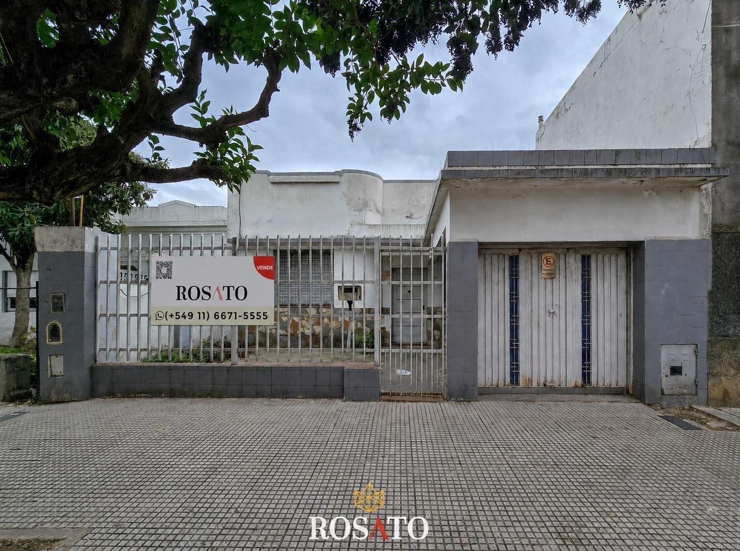 Venta casa 3 ambientes con patio, jardín, terraza y garaje en Villa Lugano – A reciclar