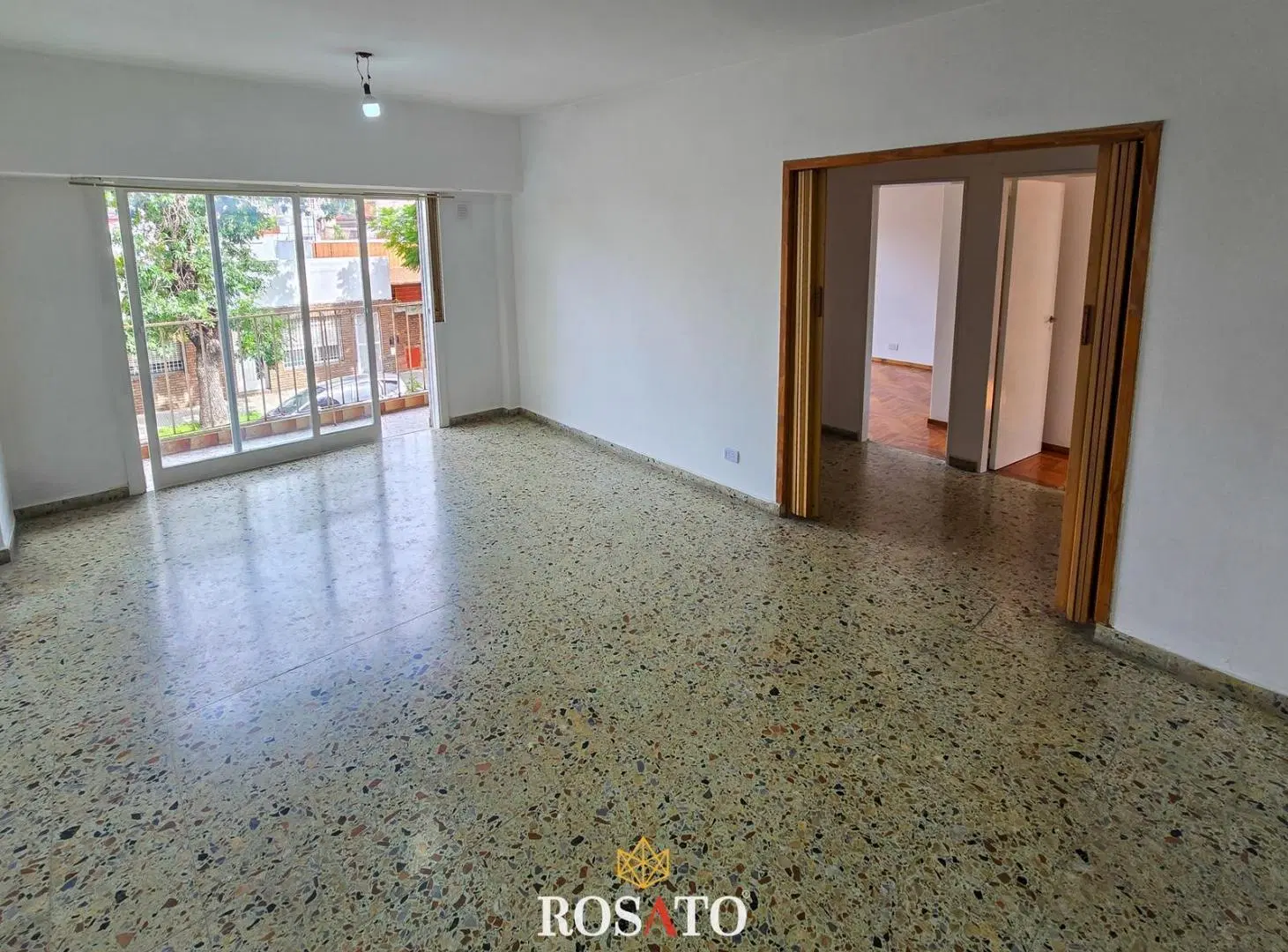 Alquiler departamento 3 ambientes con balcón corrido al frente en Villa Lugano 8