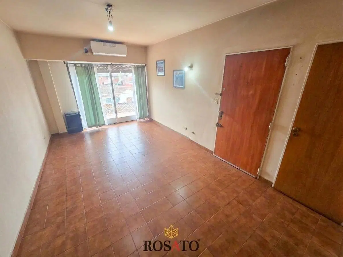 Venta Departamento 3 Ambientes con Balcón al Frente, 2° Piso por Escalera en Villa Lugano - Apto Cré 5