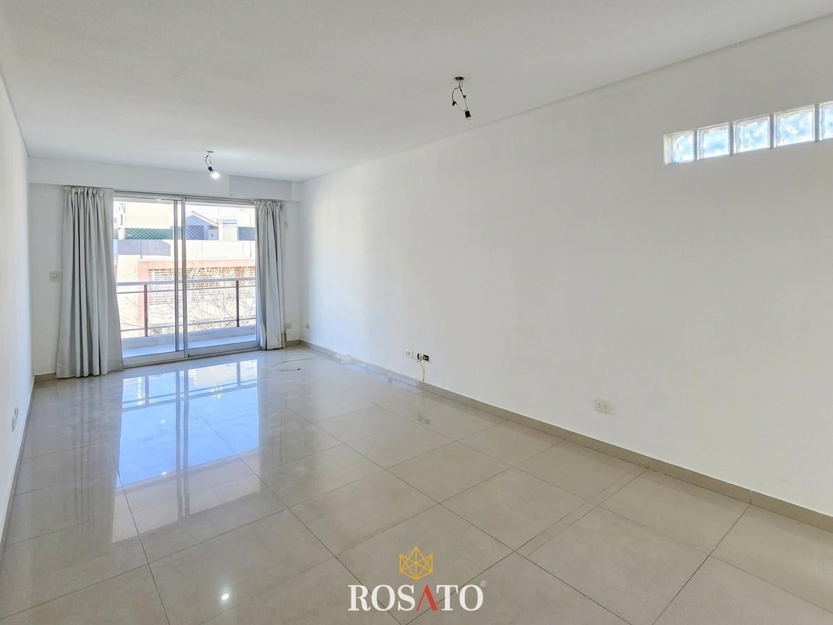 Foto de Venta | Departamento de 3 ambientes con balcón, cochera y baulera en, imagen 4