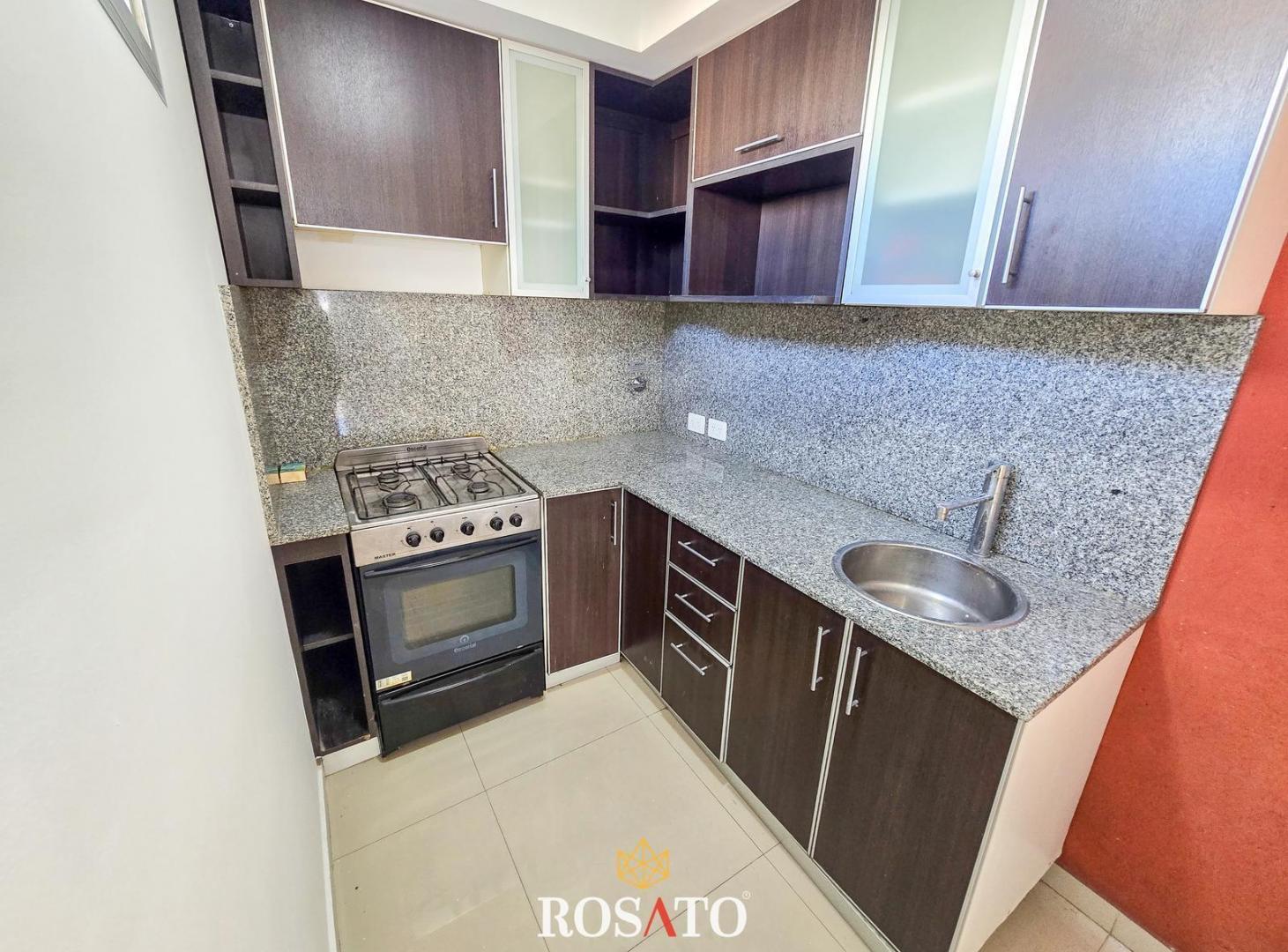 Foto de Venta | Departamento de 3 ambientes con balcón, cochera y baulera en, imagen 2