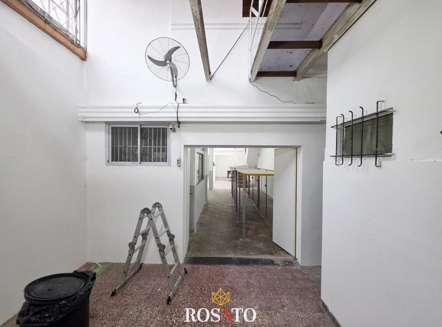 Foto de Alquiler de galpón 220 m² en 2 plantas – Villa Lugano, imagen 2