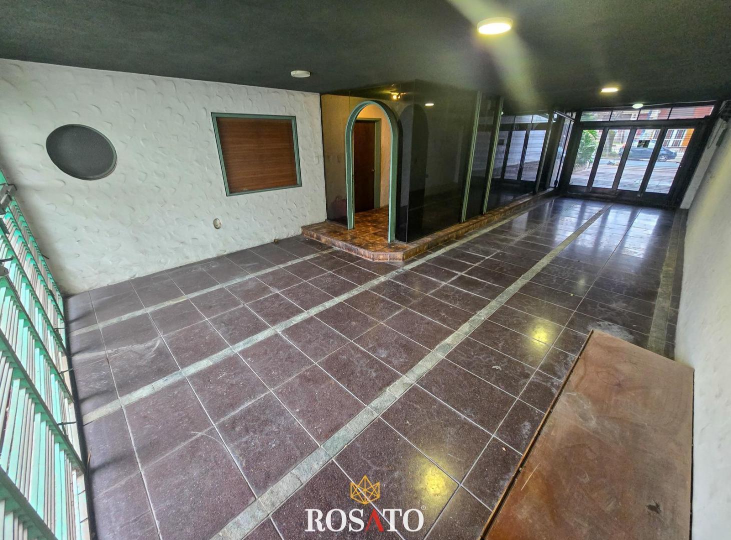 Foto de Venta Casa de 6 Ambientes en 3 Plantas con Jardín, Parrilla y Garaje en, imagen 1