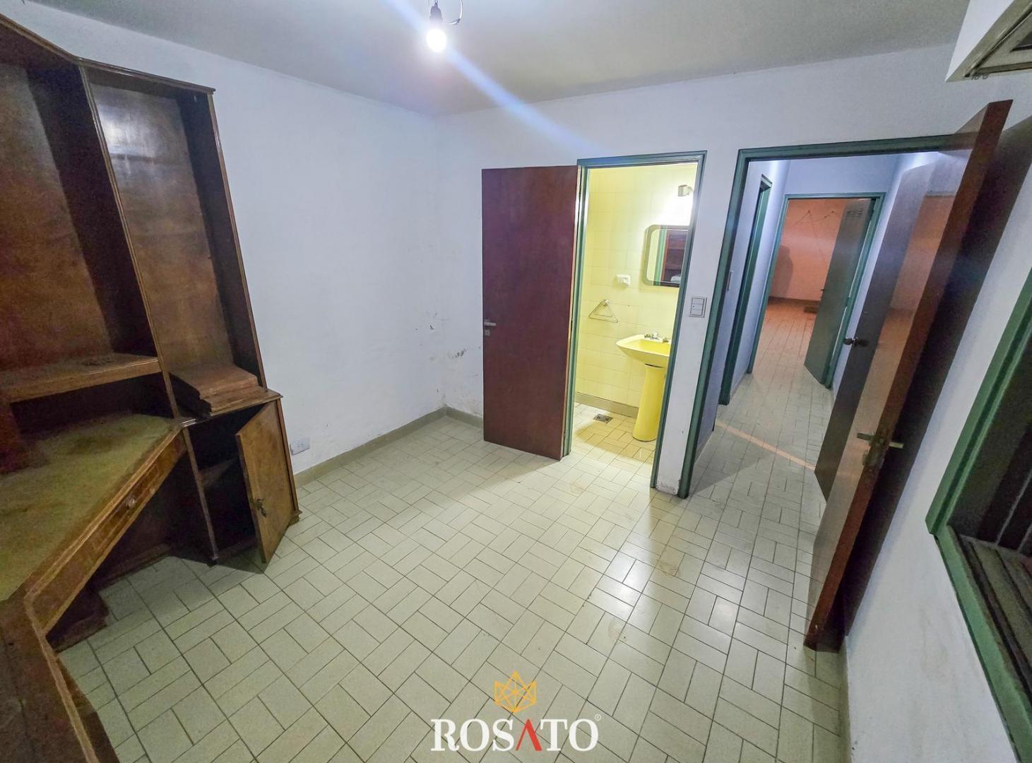 Foto de Venta Casa de 6 Ambientes en 3 Plantas con Jardín, Parrilla y Garaje en, imagen 4