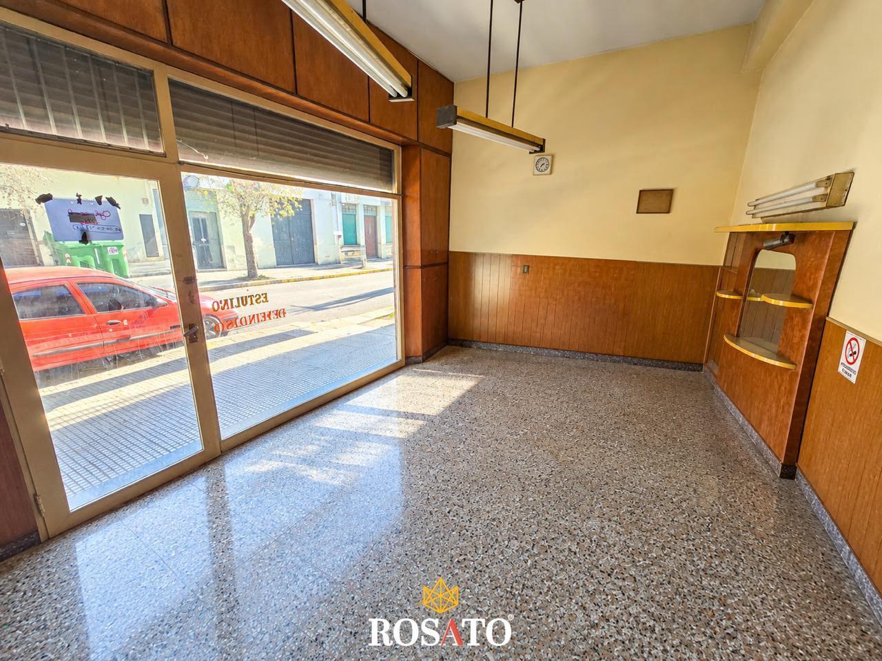 Foto de Venta propiedad multifamiliar con local comercial y cochera en Villa, imagen 1