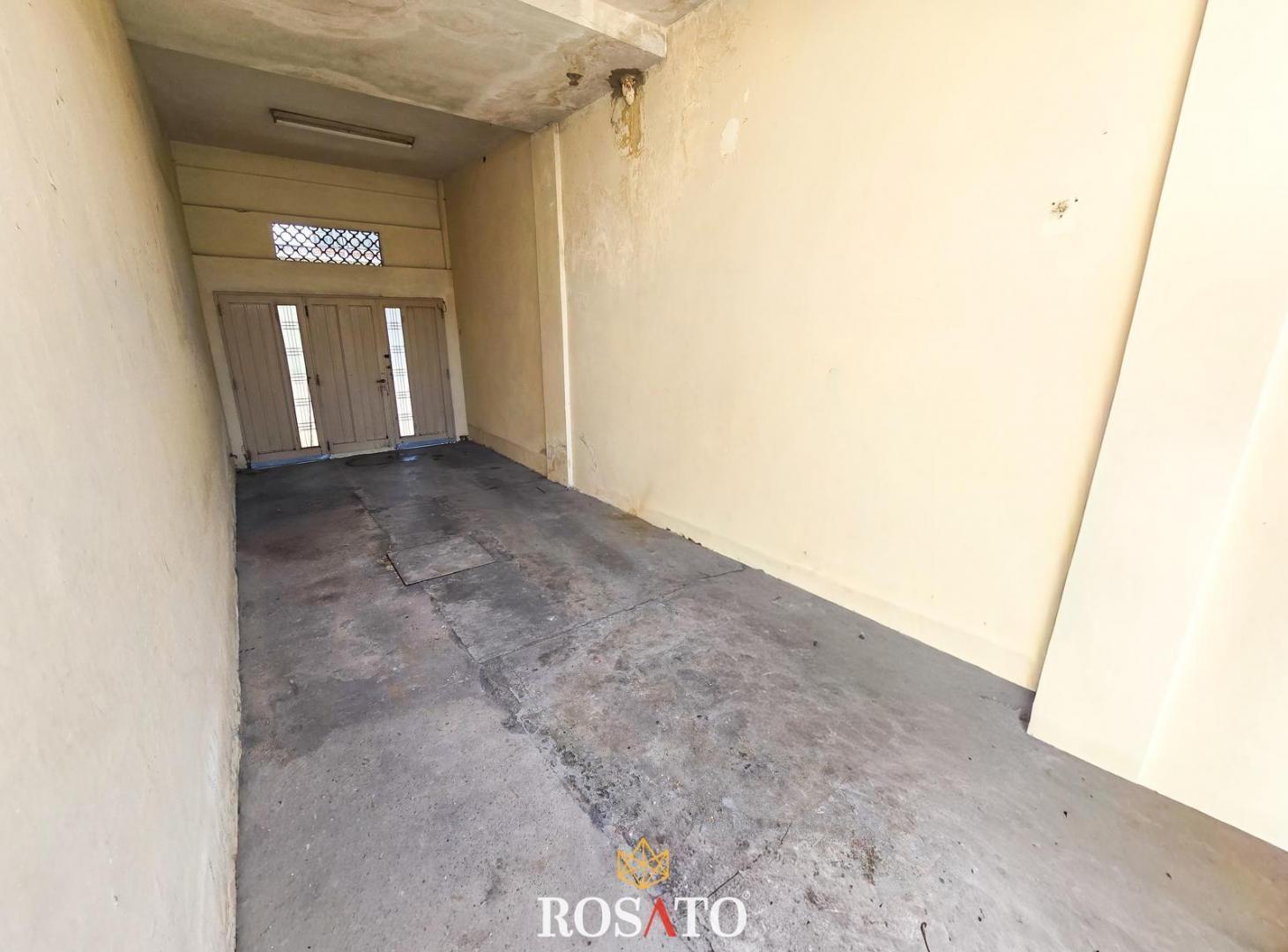 Foto de Venta propiedad multifamiliar con local comercial y cochera en Villa, imagen 3