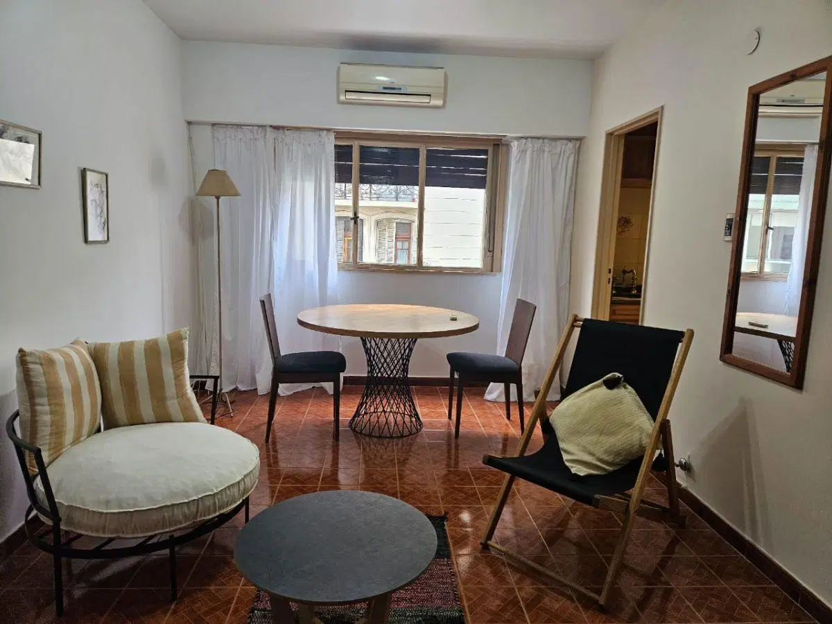 Departamento temporario 1 amb en Centro - Peron y Montevideo 4