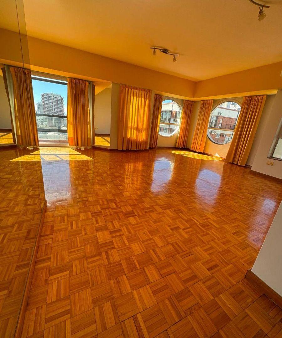 Recoleta- Elegante y amplio 3 amb c/dependencia !!!
