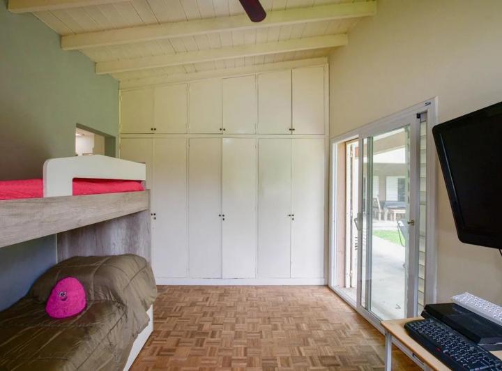 Casa en venta con pileta y 3 dormitorios APTO CREDITO City Bell 4