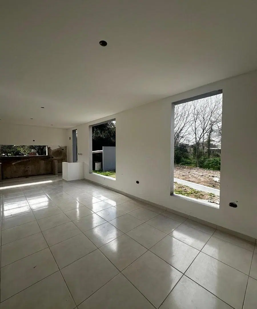 Casa en venta 2 dormitorios con parrilla Villa Elisa 4