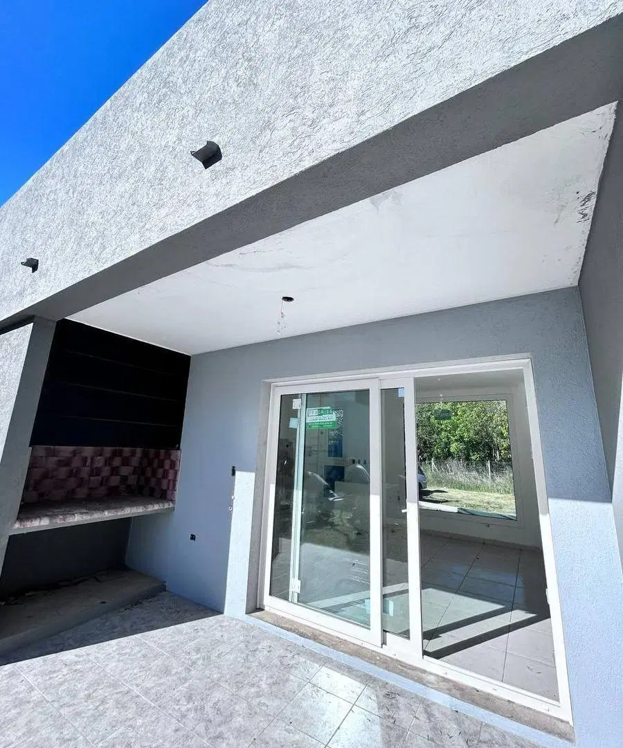 Casa en venta 2 dormitorios con parrilla Villa Elisa 5