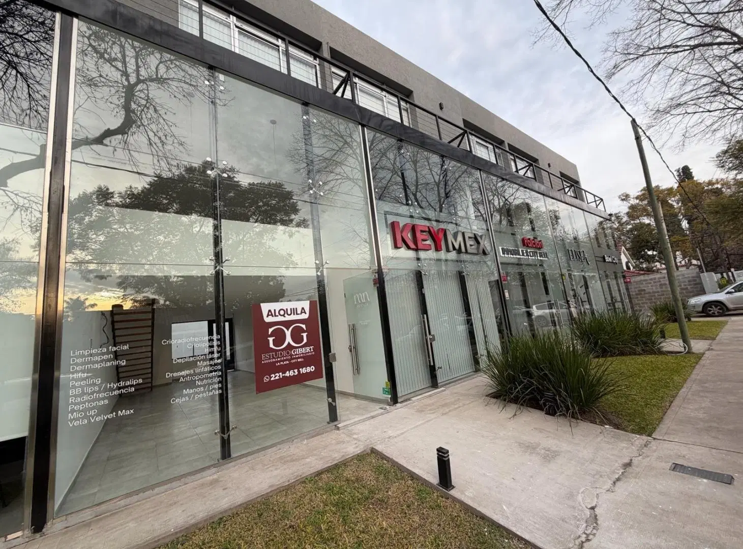Alquiler local en el pulmón de City Bell 85m2 2