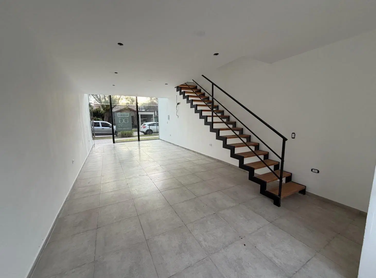 Alquiler local en el pulmón de City Bell 85m2 1