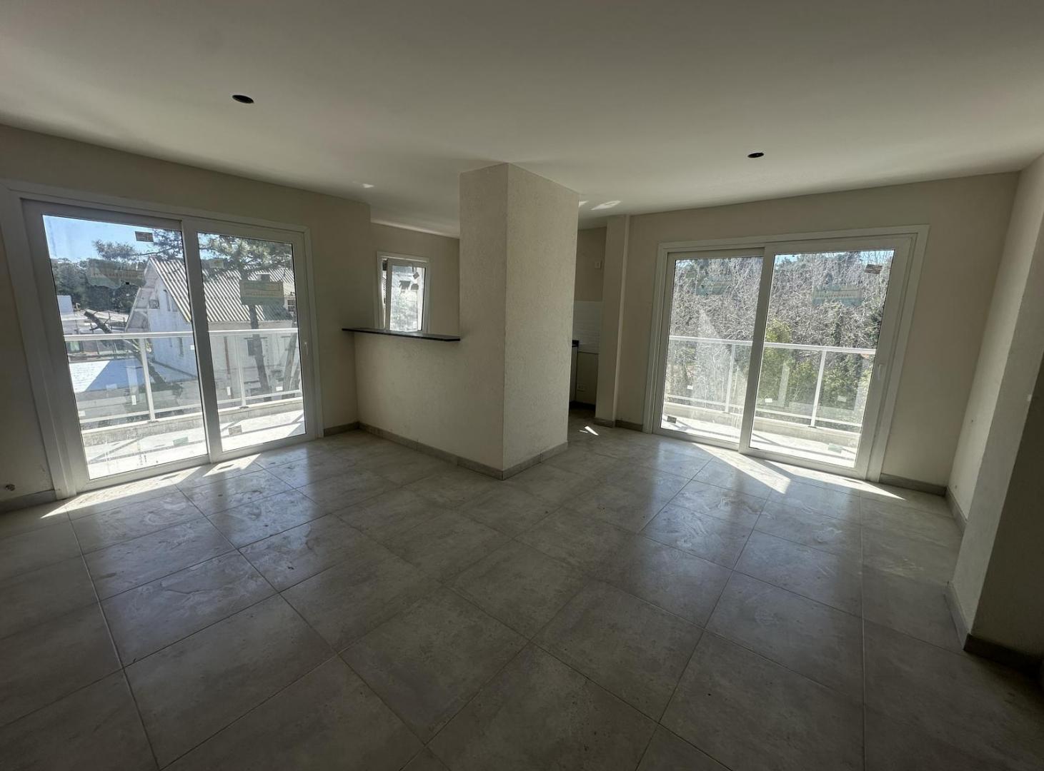 Foto de Departamento en venta 2 dormitorios balcon con parrilla Pinamar, imagen 1