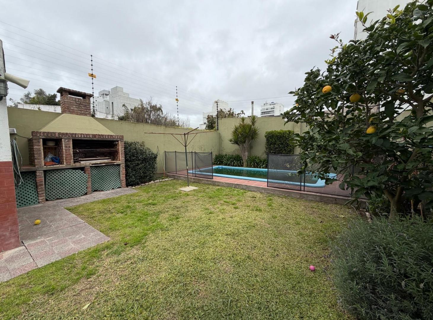 Foto de Venta de casa en La Plata, 3 dormitorios y pileta, imagen 4