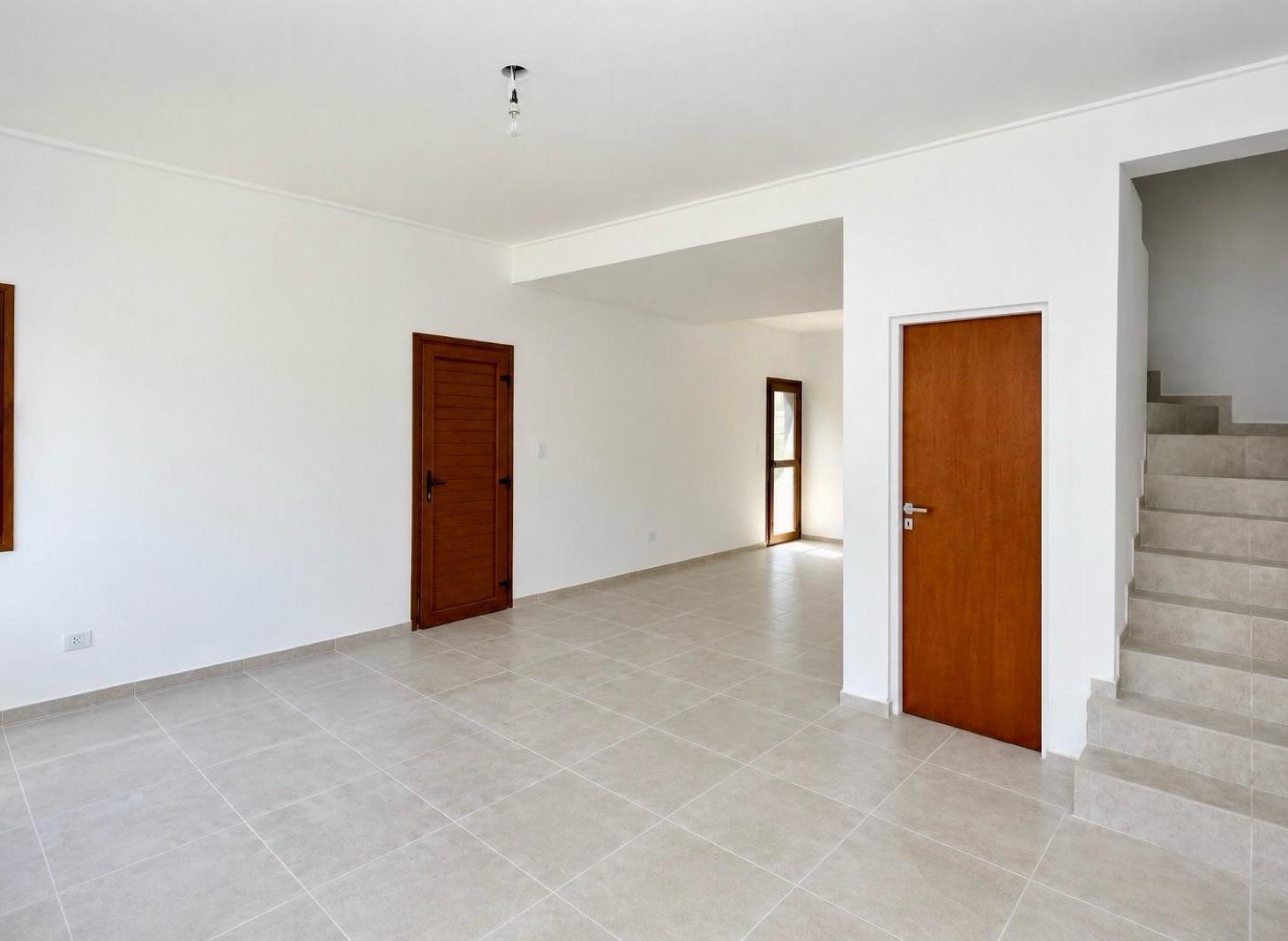 Foto de Dúplex a Estrenar en Venta en Manuel B Gonnet con Jardín, 2 Dormitorios, imagen 2