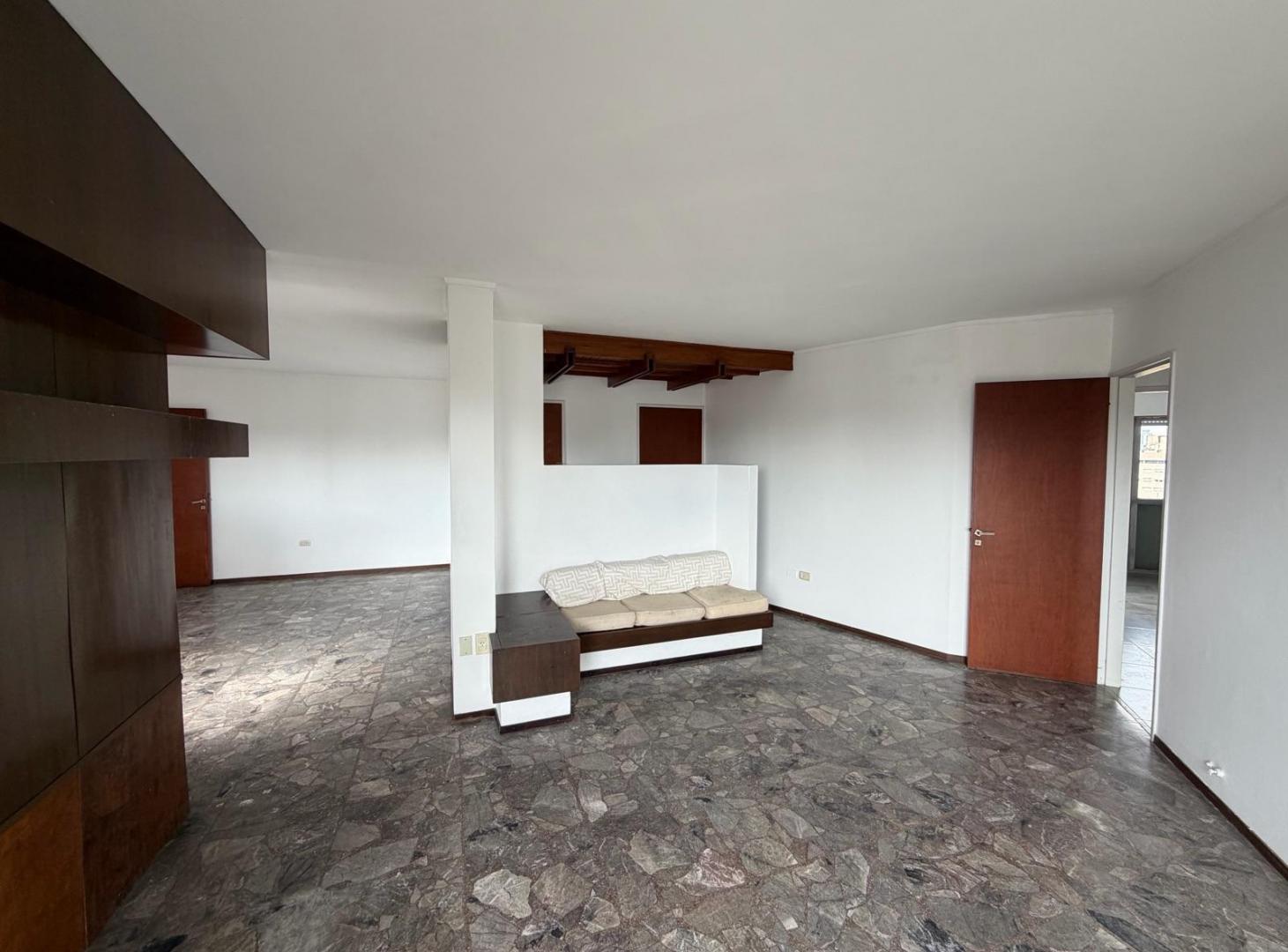 Foto de Departamento de 5 dormitorios en calle 11 entre 56 y diag. 74, imagen 1