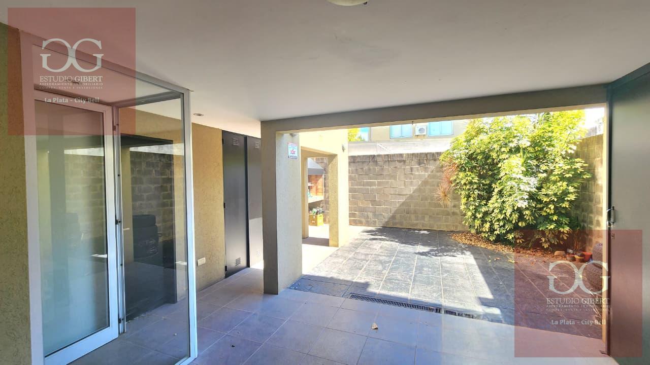 Foto de Casa en venta 3 dormitorios en La Plata, imagen 2