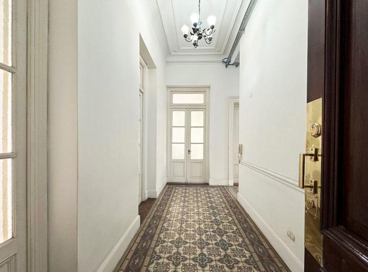 ALQUILER OFICINA/DEPTO MICROCENTRO. 9 AMBIENTES. 1