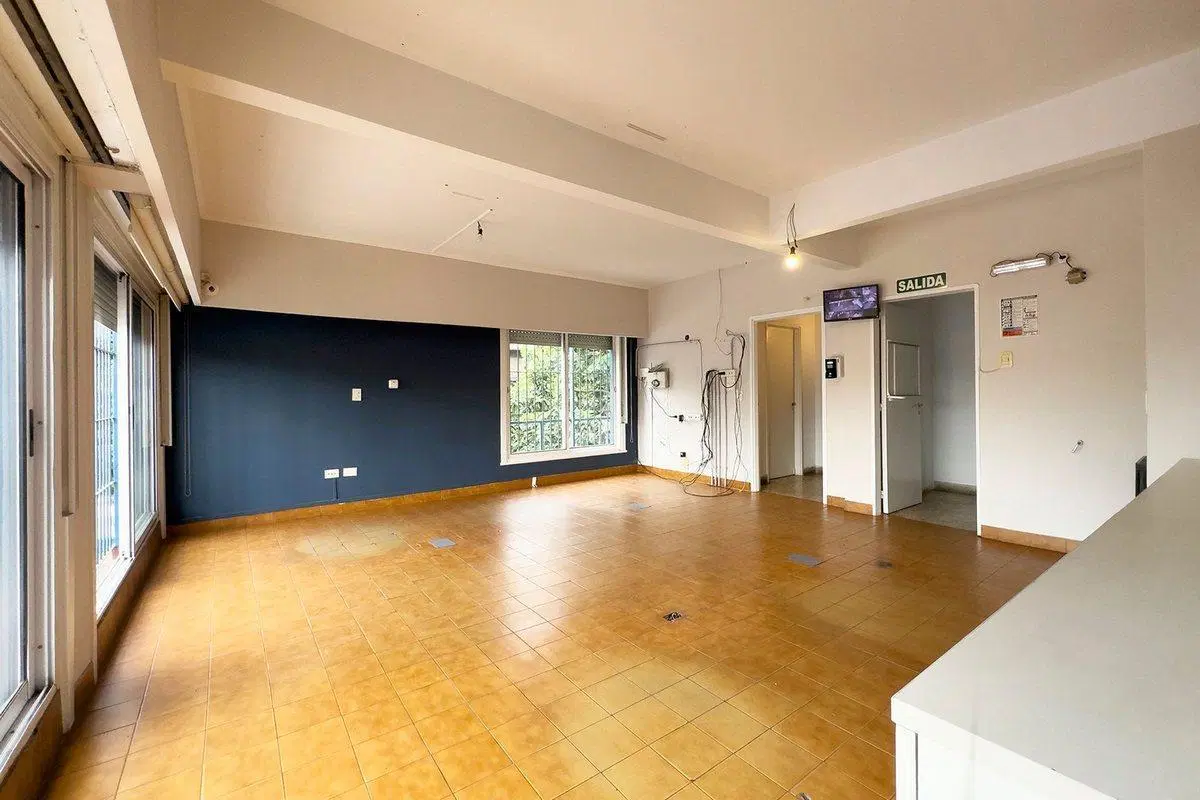 VENTA LOCAL + OFICINA + DEPOSITO,ZONA VILLA MAIPU 4
