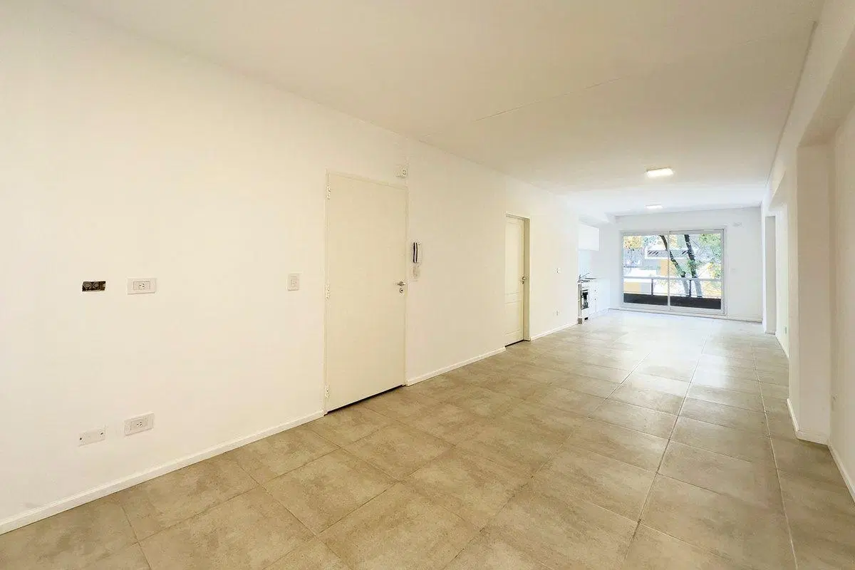 VENTA MONOAMBIENTE CON DOBLE BALCÓN,ZONA BARRACAS 2