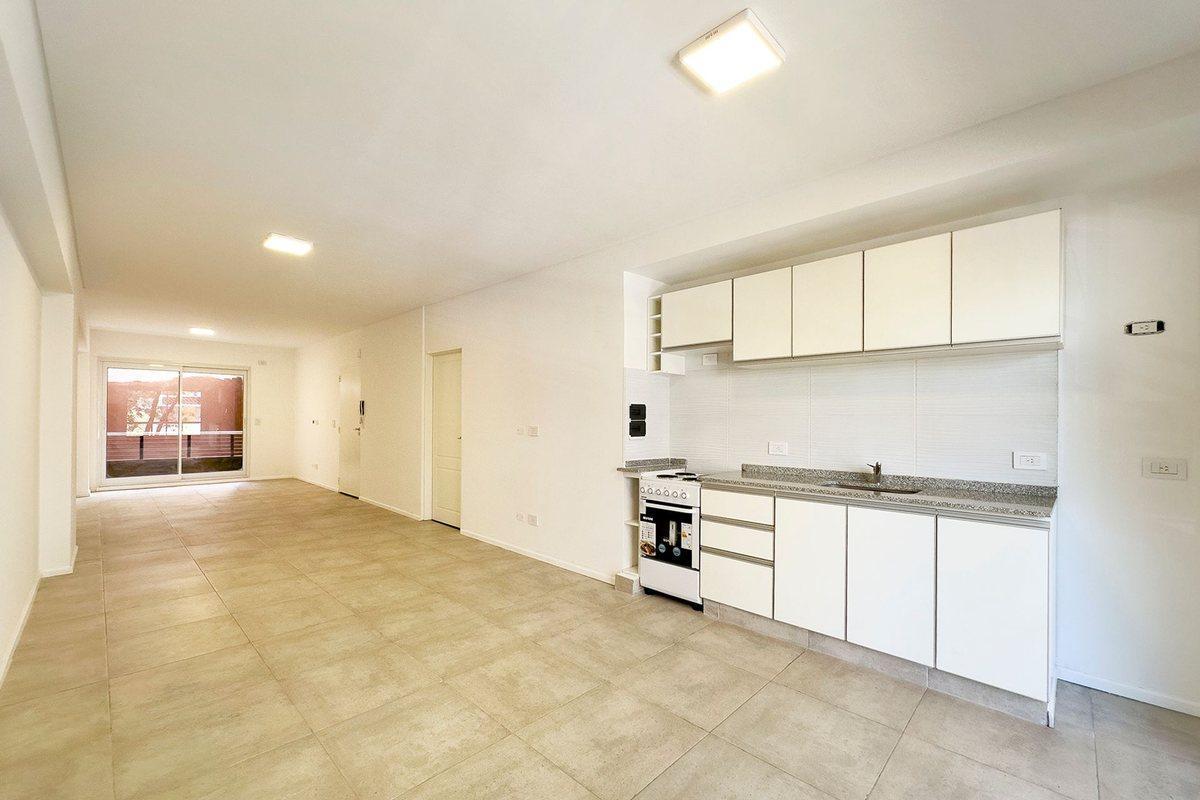 VENTA MONOAMBIENTE CON DOBLE BALCÓN,ZONA BARRACAS