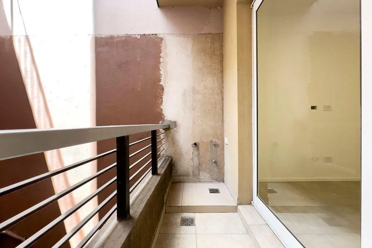 VENTA MONOAMBIENTE CON DOBLE BALCÓN,ZONA BARRACAS 4