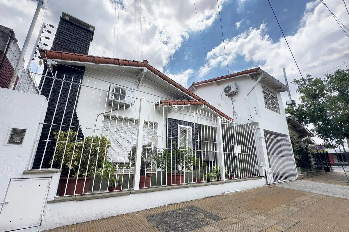 VILLA SARMIENTO VENTA CHALET 3-4 AMB A MTS GAONA 2