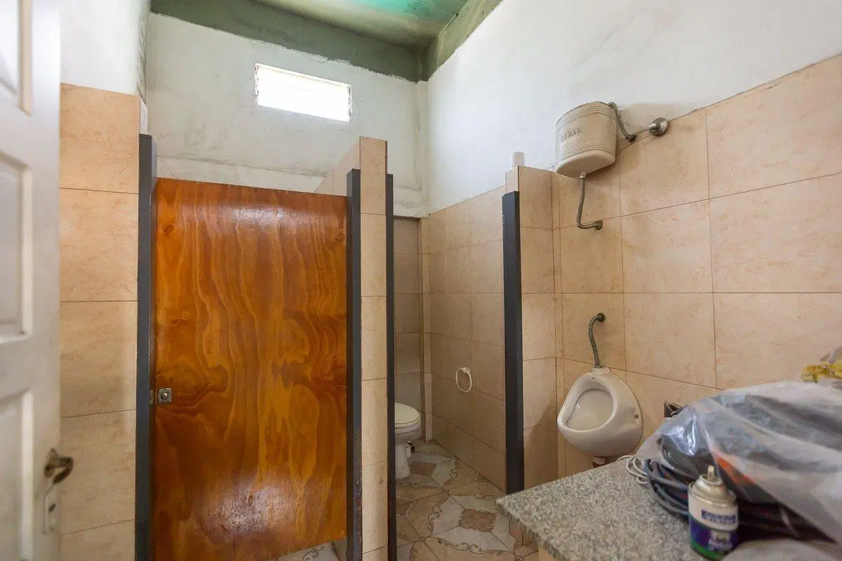 VENTA LOCAL COMERCIAL + GALPÓN, ZONA PONTEVEDRA 5
