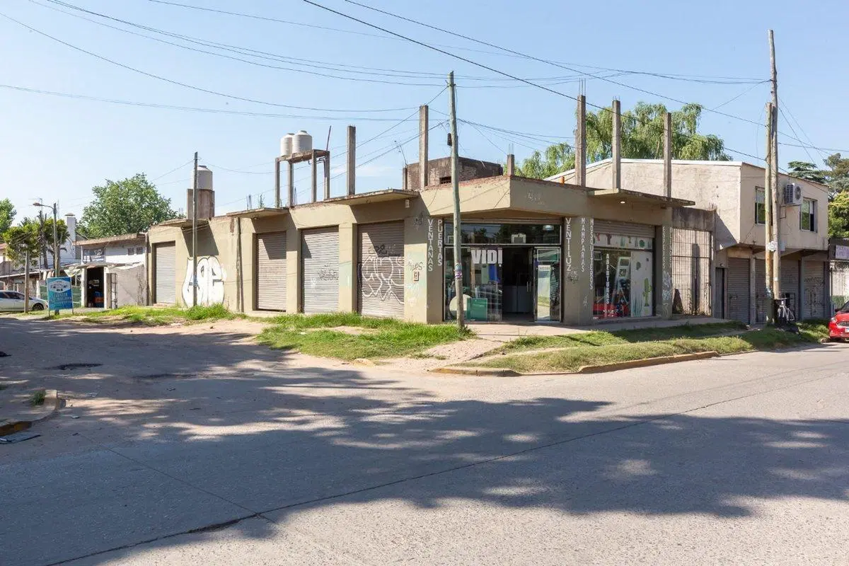 VENTA LOCAL COMERCIAL + GALPÓN, ZONA PONTEVEDRA 2
