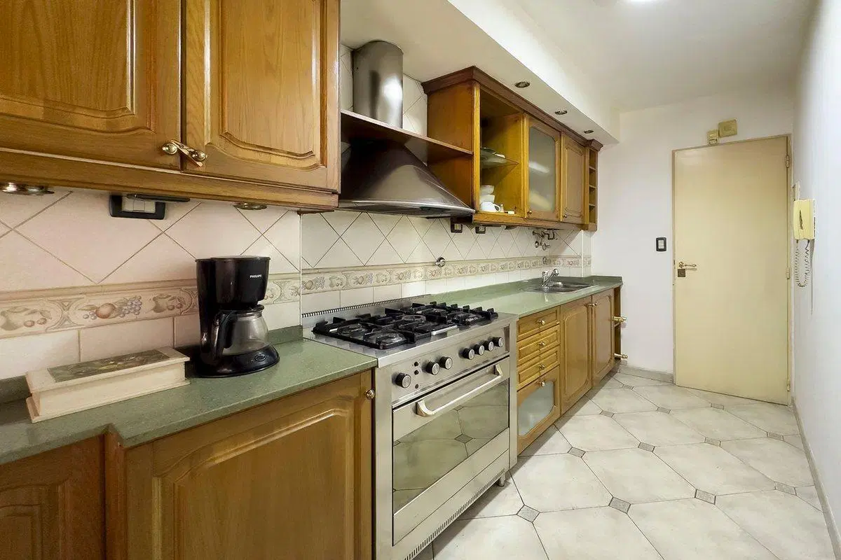 VENTA ALMAGRO 3 AMB CON PATIO COCHERA (219m2) 2