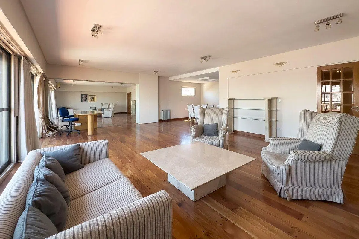 VENTA PISO DE 5 AMB C/DEP + 2 COCH. EN CABALLITO 2